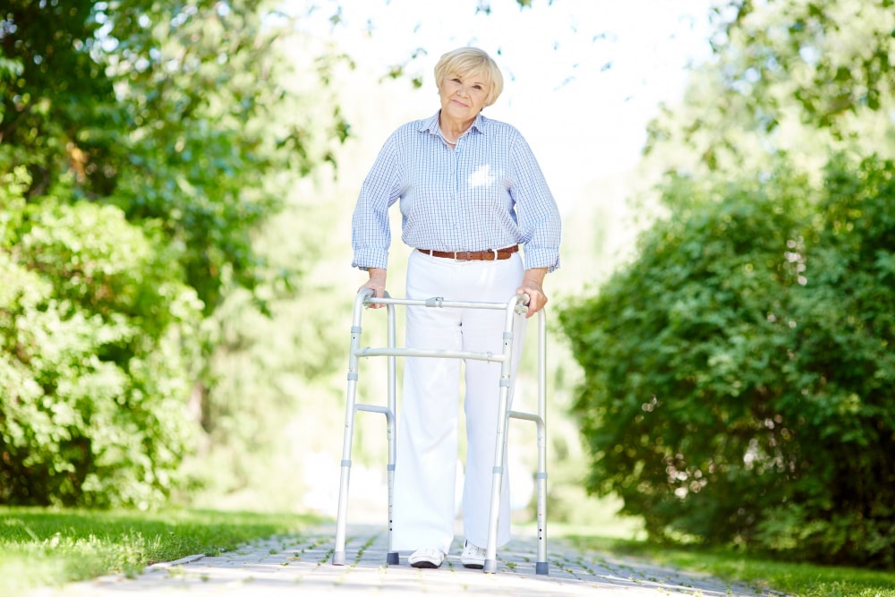 Andador para adultos: la clave para mejorar la autonomía para los mayores